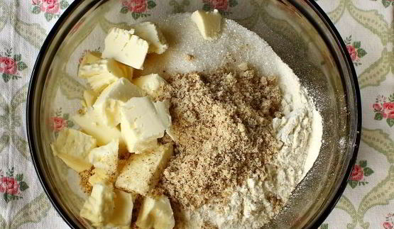 абрикосовый крамбл