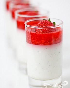 Десерт Панна Котта с клубничным желе