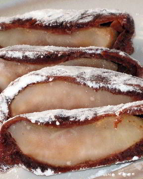 Груши в шоколадных платьях