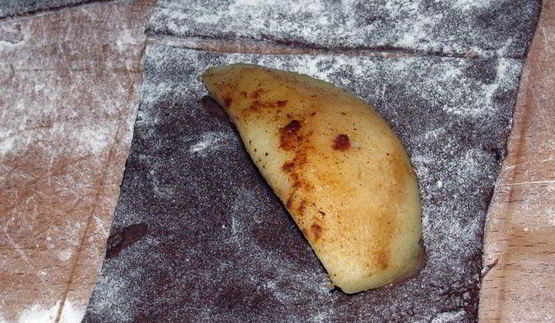 груши в шоколадных платьях