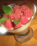 Йогуртово-медовая панна котта с малиной