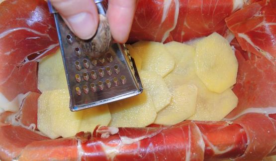 картофельный мильфей с хамоном