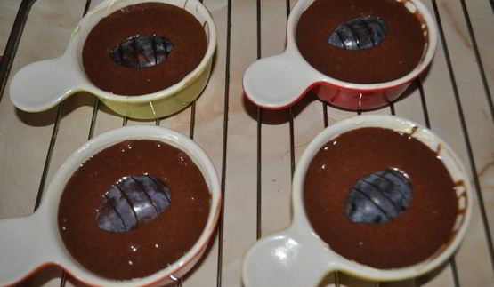 клафути со сливами и шоколадом