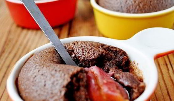 клафути со сливами и шоколадом