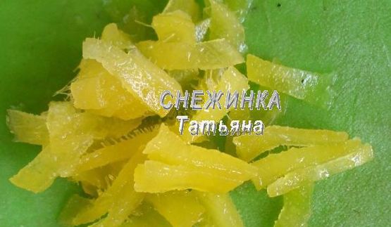 клубничный десерт с сельдереем под имбирным сиропом