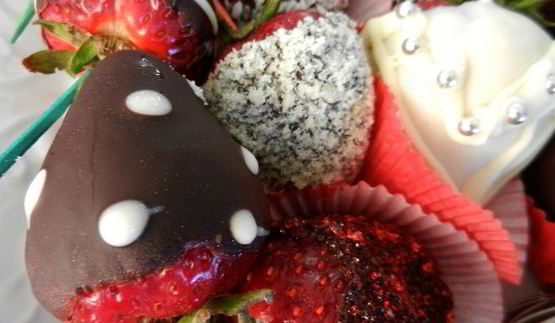 клубника в шоколаде праздничная