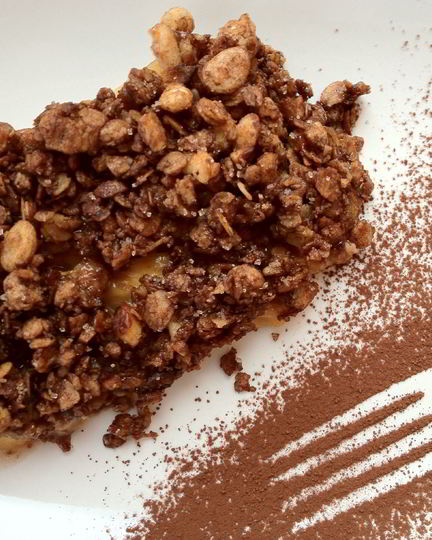 Рецепт крамбла с нектаринами и шоколадной гранолой