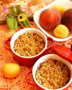 Крамбл с овсяными хлопьями и фруктово-ягодным миксом