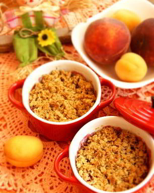 Крамбл с овсяными хлопьями и фруктово-ягодным миксом