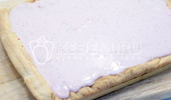 бисквитный рулет с клубничным кремом