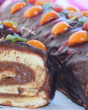 Имбирный рулет с кремом и цукатами