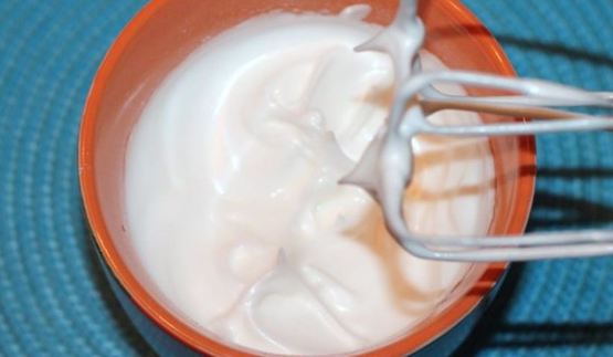 имбирный рулет с кремом и цукатами