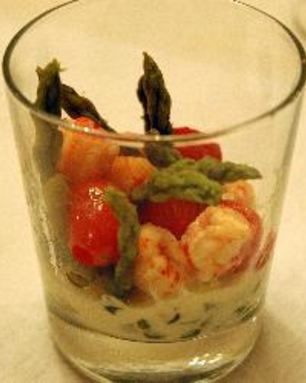 Королевские креветки со спаржей в креманках