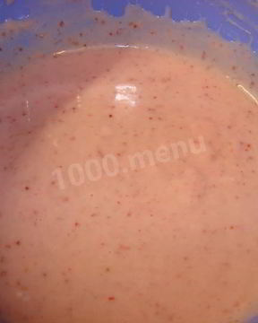 Крем из белого шоколада с клубникой и мятой