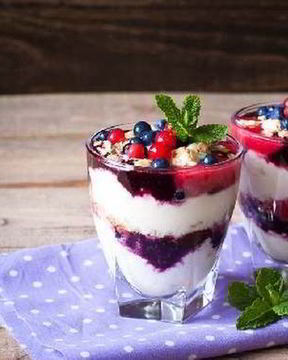 Крем из черники с ванильным соусом