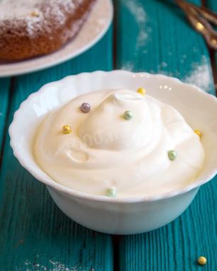 Крем взбитые сливки с сахарной пудрой