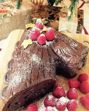 Постный шоколадный рулет с кремом из авокадо