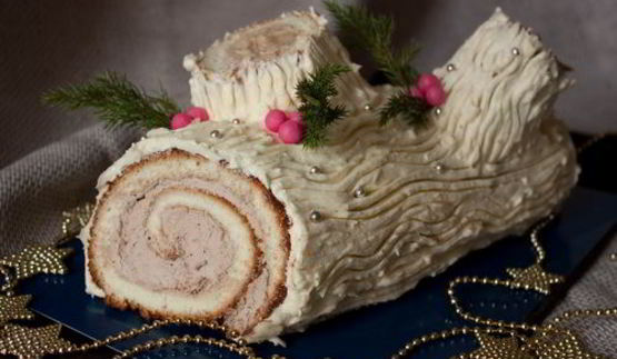 рулет рождественское полено с кремом из белого шоколада