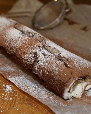 Шоколадный рулет со сливочным кремом