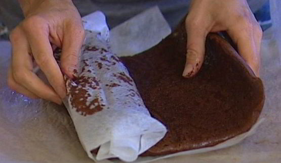 шоколадный рулет со сливочным кремом