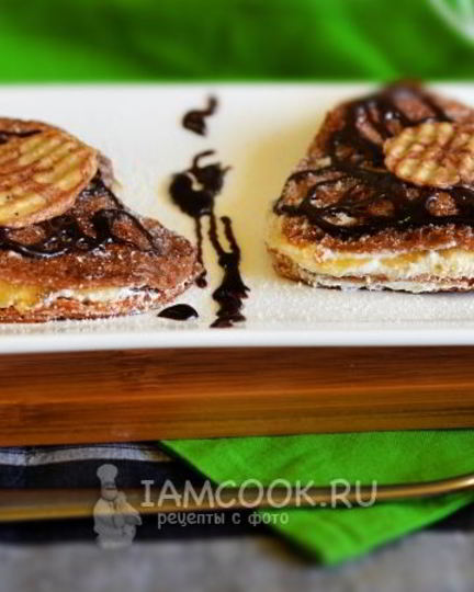 Рецепт шоколадных блинчиков с творожным кремом и бананом