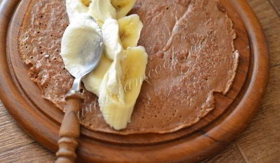 шоколадные блинчики с творожным кремом и бананом
