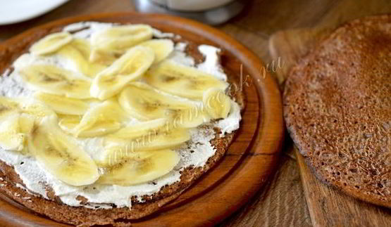 шоколадные блинчики с творожным кремом и бананом