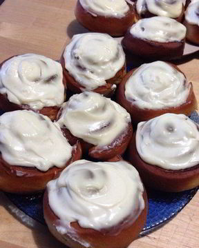 Синнабон — булочки с корицей и сливочным кремом сверху