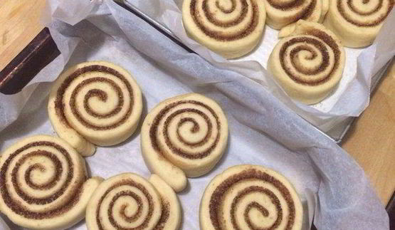 синнабон — булочки с корицей и сливочным кремом сверху