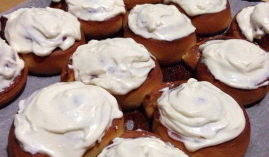 синнабон — булочки с корицей и сливочным кремом сверху