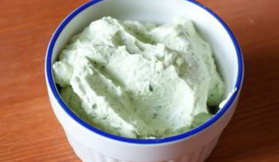 томаты черри с базиликовым кремом