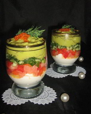 Веррины с семгой, сырным кремом и кремом из авокадо