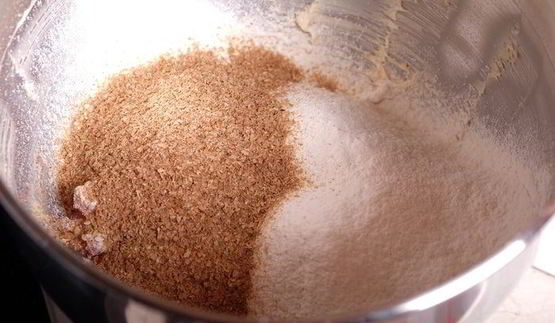 яблочные печенья с отрубями, кунжутом и творожным кремом