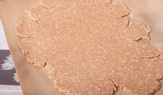 яблочные печенья с отрубями, кунжутом и творожным кремом