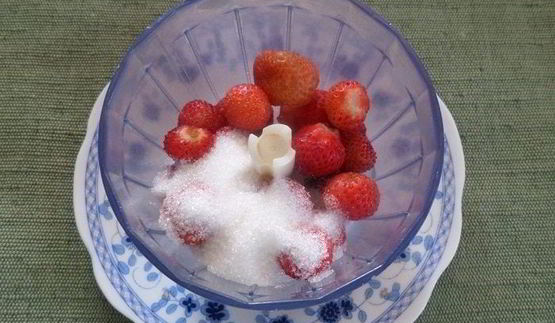 дынно-клубничное мороженое