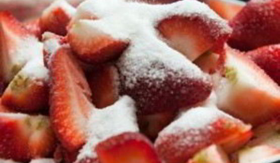 клубничное мороженое