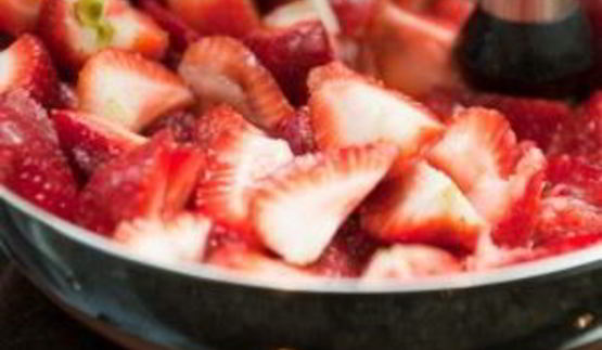 клубничное мороженое