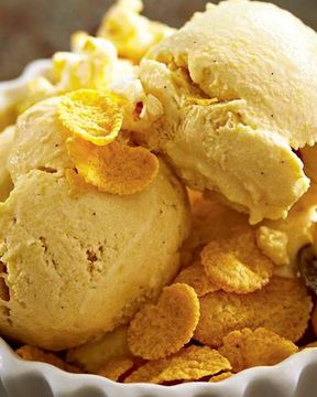 Кукурузное мороженое с хлопьями и попкорном