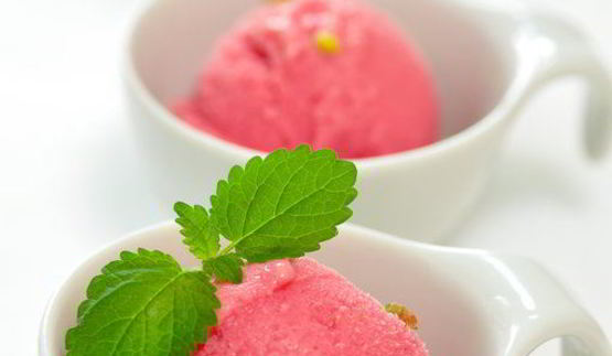 малиновое мороженое с йогуртом