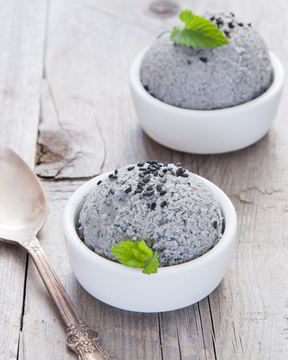 Мороженое из черного кунжута