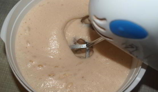 мороженое из топленого молока с шоколадной крошкой