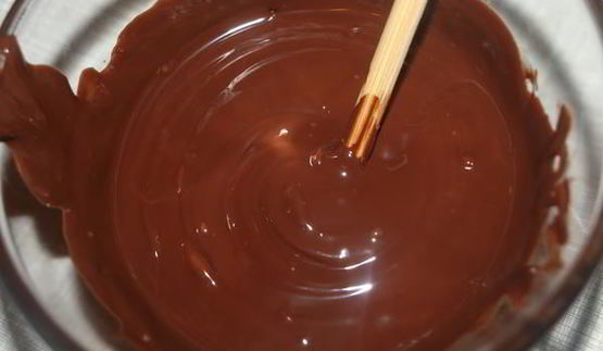 мороженое из топленого молока с шоколадной крошкой