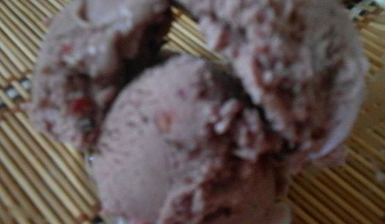 мороженое с ежевикой