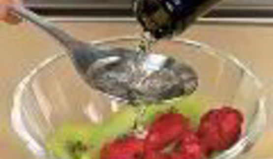 мороженое с малиной и киви