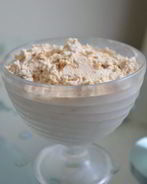 Мороженое с нугой, ромовым изюмом и карамельными орешками