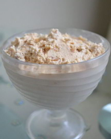 Рецепт мороженого с нугой, ромовым изюмом и карамельными орешками