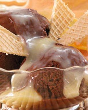 Пломбир с коньячным соусом