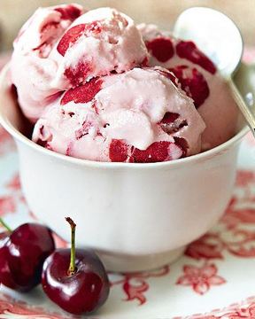 Простое черешневое мороженое