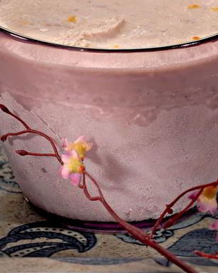 Рисовое мороженое с ягодным соусом