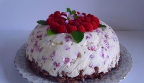 торт-мороженое с малиной